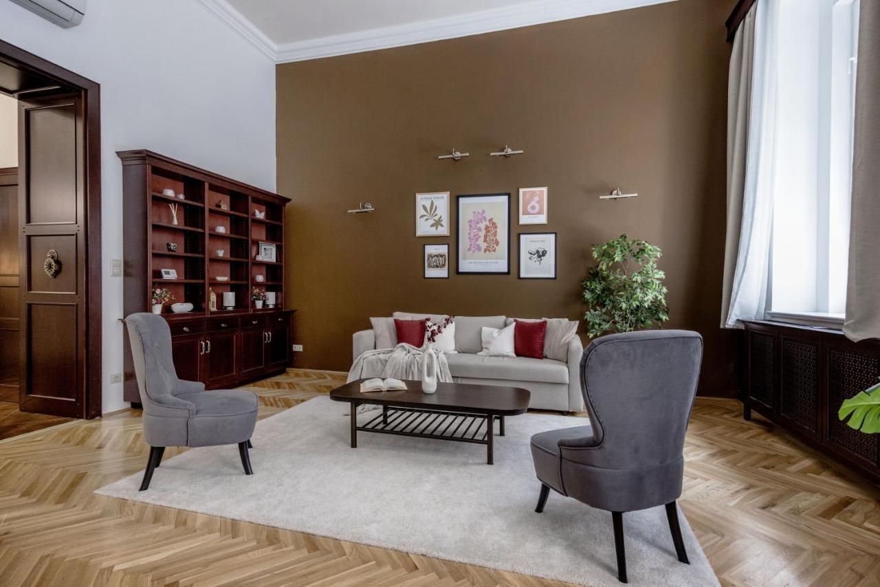 Luxe, Historic Home Downtown Landmarks 19 Century Budapest Eksteriør bilde